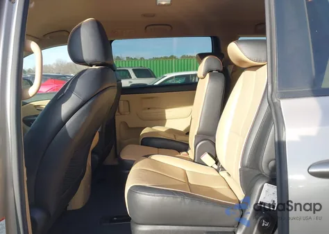 2016 Kia Sedona Lx z USA, uszkodzony, nr VIN KNDMB5C11G6215987